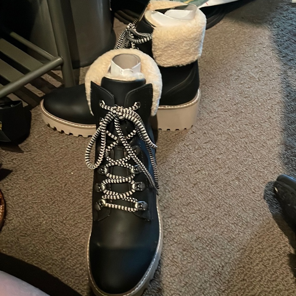 Black lace up with Shearling